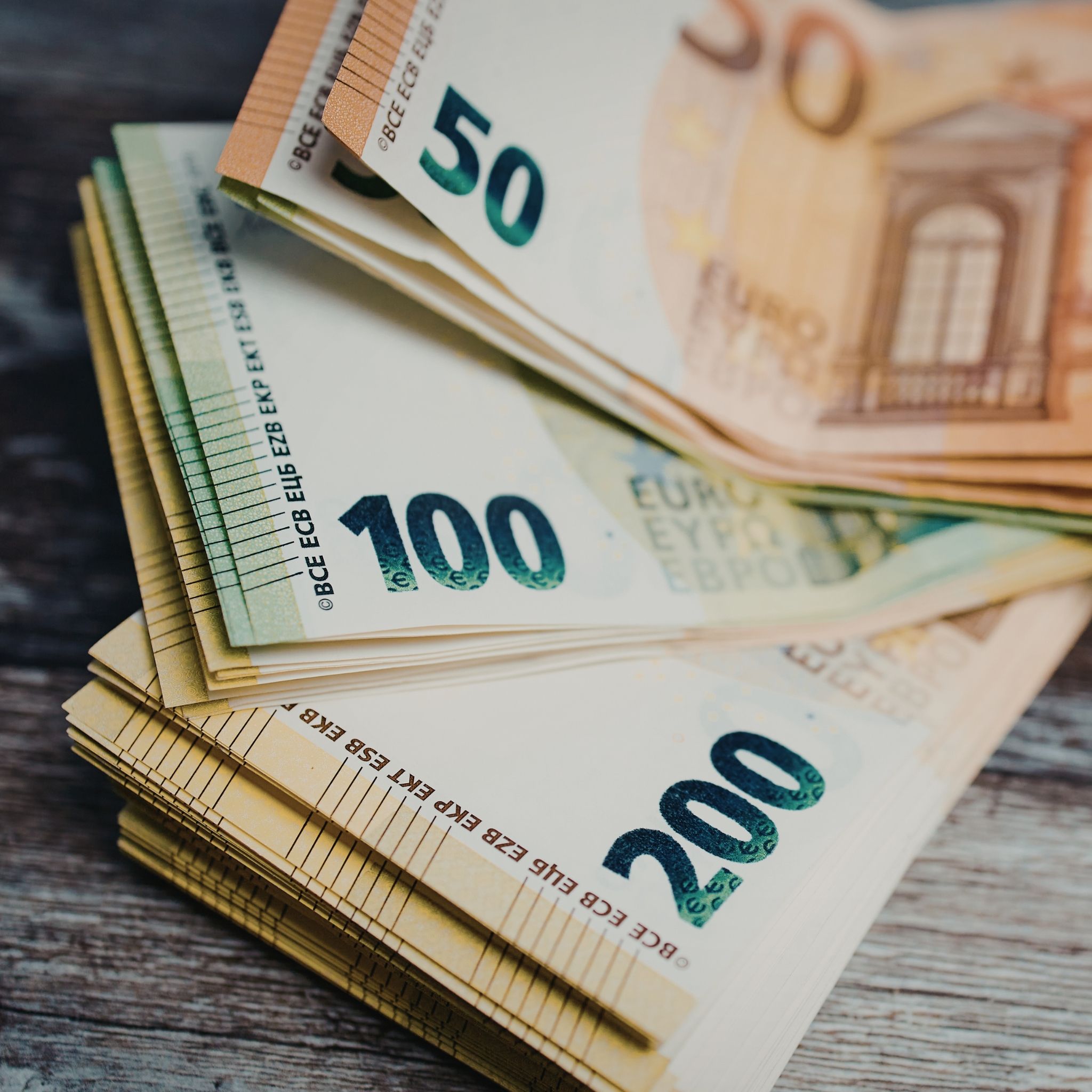 EU ETS revenue use for social justice and climate neutrality in the context of Social Climate Fund and ETS2 – new study for Germanwatch