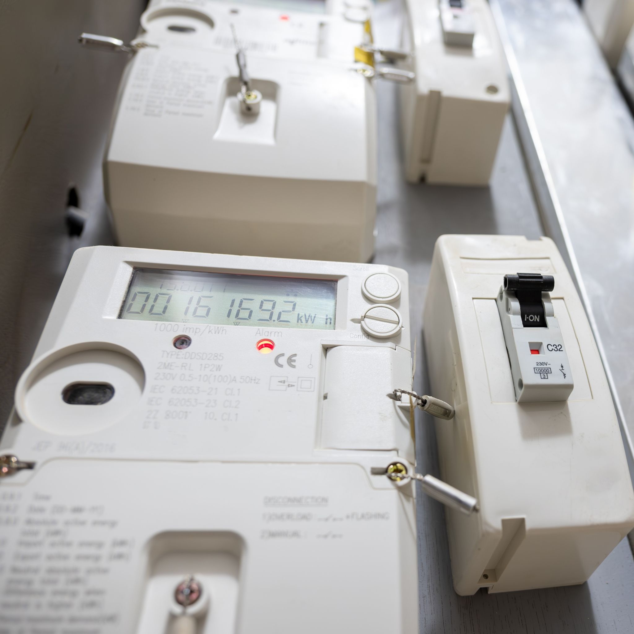 Zmiany taryf dystrybucyjnych mogą obniżyć rachunki za energię – wnioski z nowego raportu Instytutu Reform